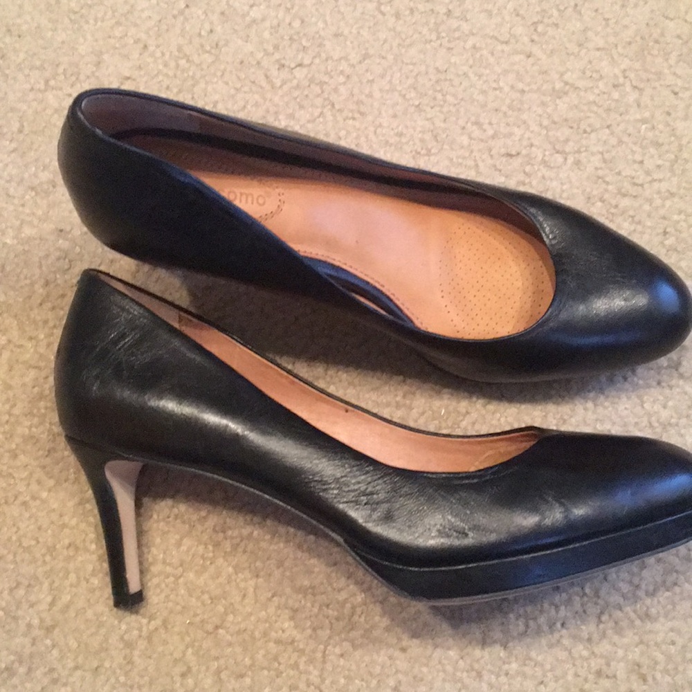 8.5 Corso Como Black Leather Heeled Pumps like new